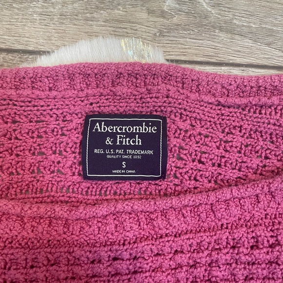 Abercrombie & Fitch hot pink sweater - Picture 2 of 4